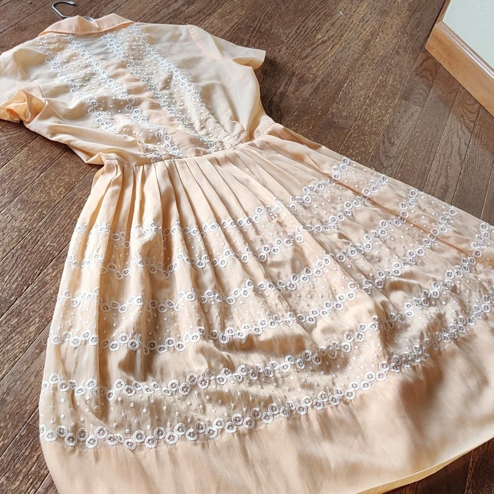 Charming Peach and Mint Vintage Dresses size M  based on measurements - Picture 2 of 14